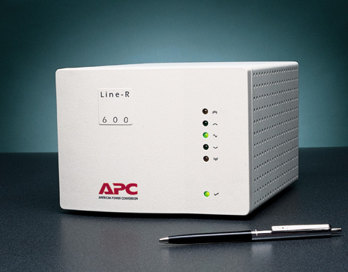 82a5b15a0db58a06de08dd2384ff9592995e5c07.jpg Nguồn cấp điện liên tục APC Line-R 600VA (UPS)