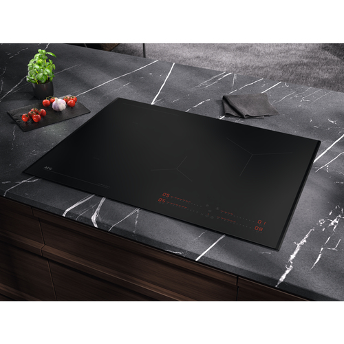 AEG NII74B10AB màu đen Âm tủ 73 cm Bếp từ phân vùng 4 zone(s)